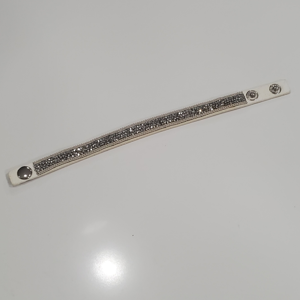 🖤4/$25🖤 White & Rhinestones Snap Bracelet